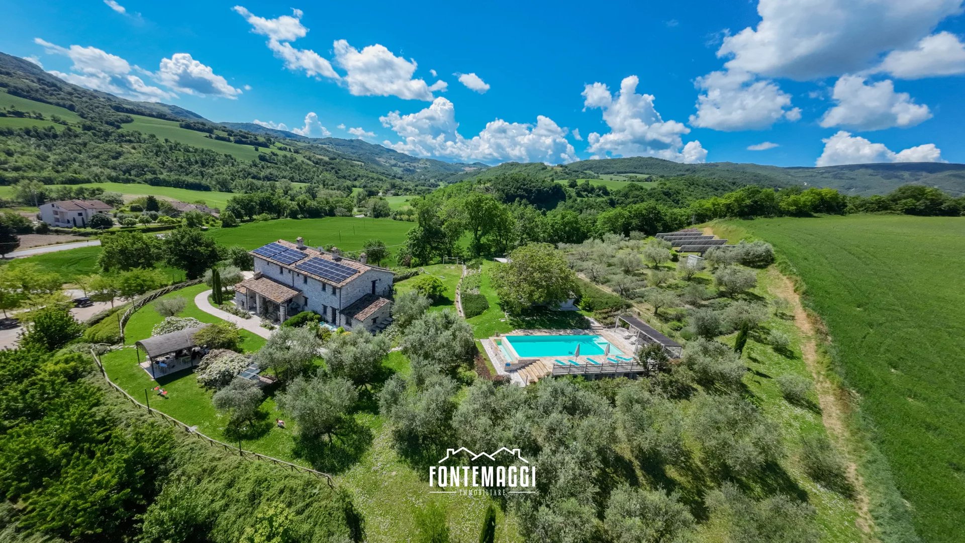 Agriturismo con piscina nelle Marche a Fossombrone